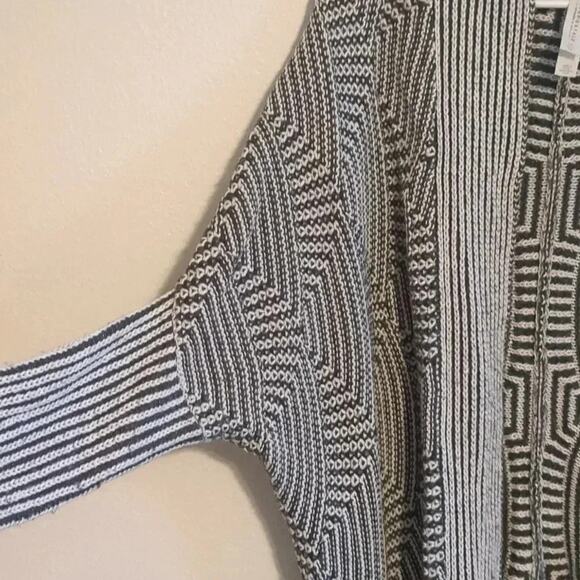 Aeropostale black and white knit cocoon cardigan size Medium - Picture 4 of 5